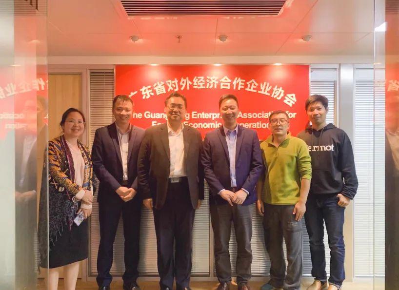 2 月 10 日 廣東省對外經(jīng)濟(jì)合作企業(yè)協(xié)會駐莫斯科代表處首席代表&俄羅斯粵商會會長孫繼業(yè)、秘書長于超先、秘書長李欽武、正睿咨詢集團(tuán)商業(yè)服務(wù)中心總經(jīng)理武文盛（左3）、項(xiàng)目總監(jiān)譚懿（左2）合影