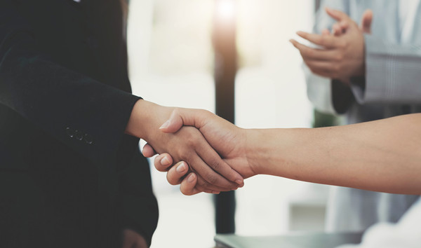 集團如何建立和維護與戰(zhàn)略合作伙伴的關(guān)系？