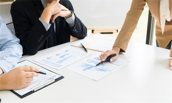 領導力發(fā)展與績效管理：培養(yǎng)領導力，推動組織成功