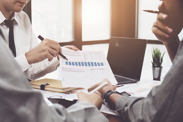 強(qiáng)化風(fēng)險(xiǎn)管理，確保經(jīng)營計(jì)劃穩(wěn)健實(shí)施，保障企業(yè)安全