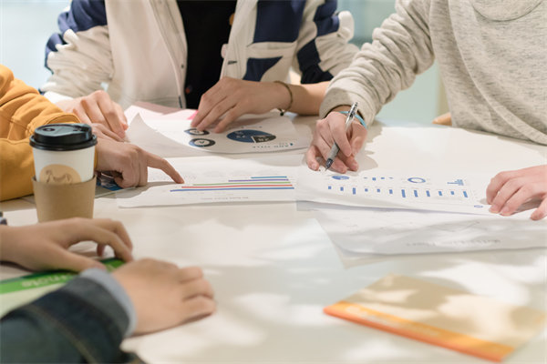 集團戰(zhàn)略規(guī)劃和年度經(jīng)營計劃不匹配怎么辦？