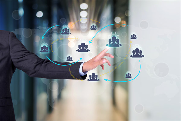 企業(yè)的戰(zhàn)略是精心設(shè)計(jì)的，還是臨機(jī)應(yīng)變的？