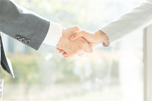 在戰(zhàn)略規(guī)劃實(shí)施中，如何確保資源有效配置與利用？