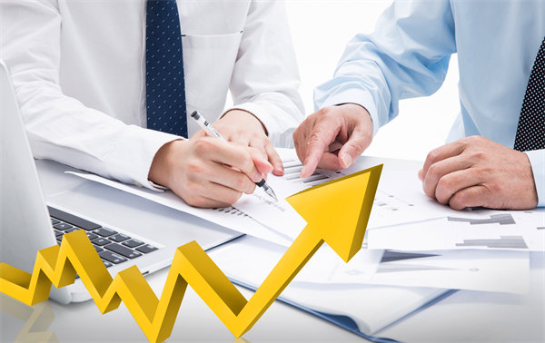 面對(duì)團(tuán)隊(duì)多樣性，如何制定個(gè)性化的績(jī)效提升計(jì)劃？