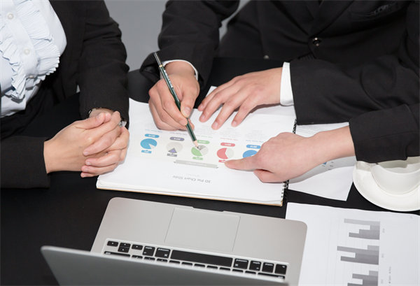 績效反饋如何有效溝通，避免誤解并激發(fā)員工潛能？