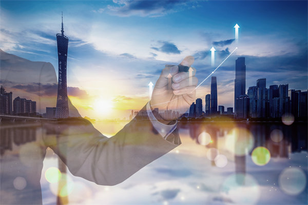 在薪酬體系設(shè)計(jì)時(shí)，應(yīng)如何考慮行業(yè)標(biāo)準(zhǔn)和市場變化？