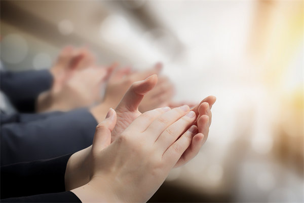 00后吐槽公司無(wú)效加班被開除，企業(yè)戰(zhàn)略有何感悟？