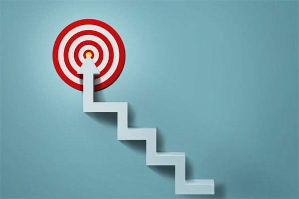 如何平衡員工個(gè)人績效與企業(yè)整體目標(biāo)，實(shí)現(xiàn)雙贏？