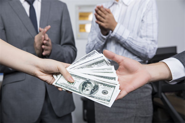 薪酬優(yōu)化時，如何評估員工貢獻與崗位價值？