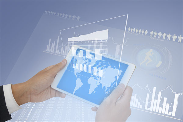 如何進行中期評估，及時調(diào)整年度經(jīng)營計劃方向？