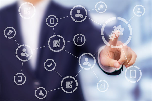 集團(tuán)管控過(guò)程中，如何確保信息的準(zhǔn)確傳遞與共享？