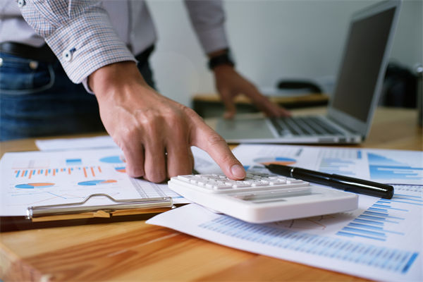 薪酬與績效如何掛鉤，專業(yè)咨詢?nèi)绾沃珳试O計？