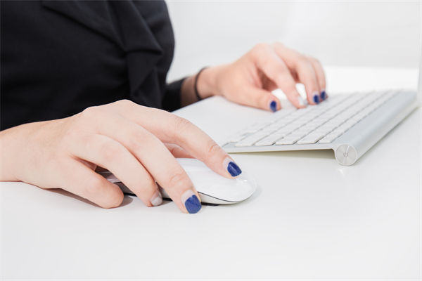 女子工資4600每天花近百元通勤上班，人力資源怎么看？