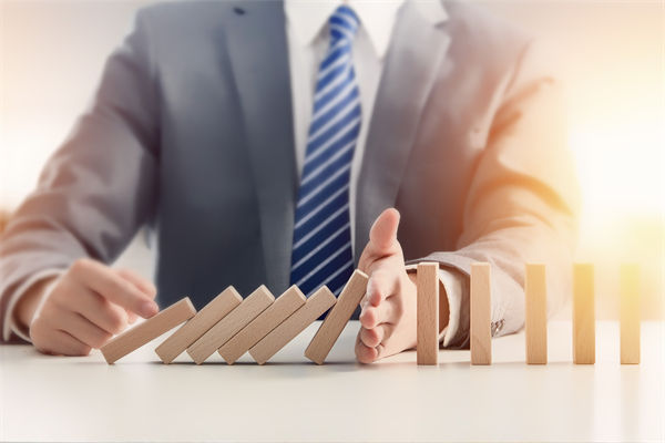 A股開(kāi)盤大跌，近800股跌超9%，關(guān)聯(lián)企業(yè)如何調(diào)整戰(zhàn)略？