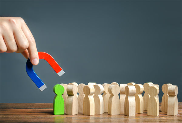 行業(yè)薪酬競爭激烈，企業(yè)怎樣優(yōu)化薪酬吸引頂尖人才？