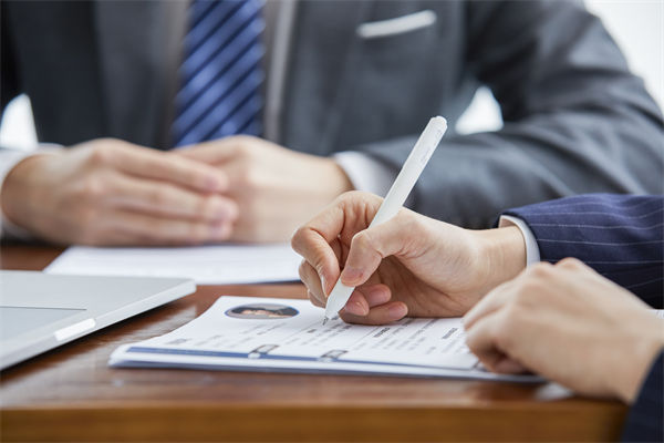 人力資源管理分析：19歲男生剛上大一就拿到國企offer