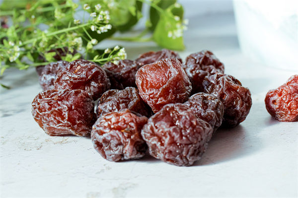 商家回應(yīng)2顆話梅128元，企業(yè)營(yíng)銷管理有何啟示？